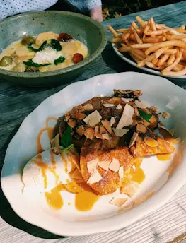 Fresh Mediterranean wraps Calgary Bowness halal